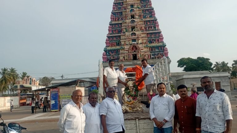 ತೋಂಟದ ಸಿದ್ಧಲಿಂಗ ಶ್ರೀಗಳ ಕಂಚಿನ ಪುತ್ಥಳಿ ಸ್ಥಾಪನೆ