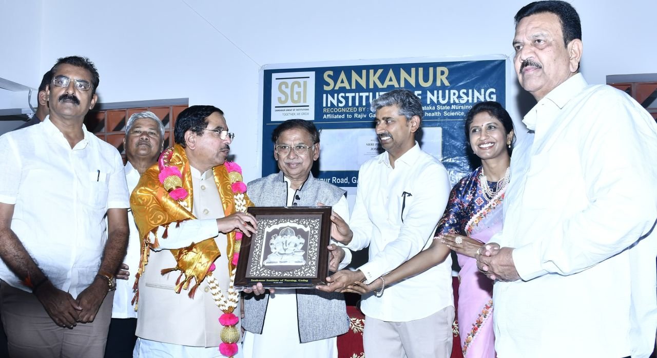 ಸಂಕನೂರ ನರ್ಸಿಂಗ್ ಕಾಲೇಜ್‌ಗೆ ಸಚಿವ ಪ್ರಹ್ಲಾದ ಜೋಶಿ ಭೇಟಿ