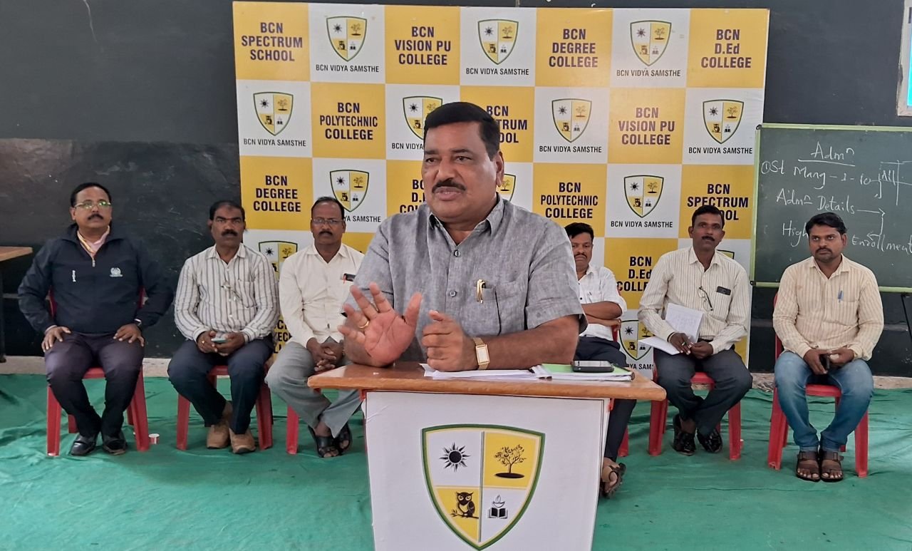 ಕರ್ತವ್ಯಗಳನ್ನು ಜವಾಬ್ದಾರಿಯಿಂದ ನಿರ್ವಹಿಸಿ