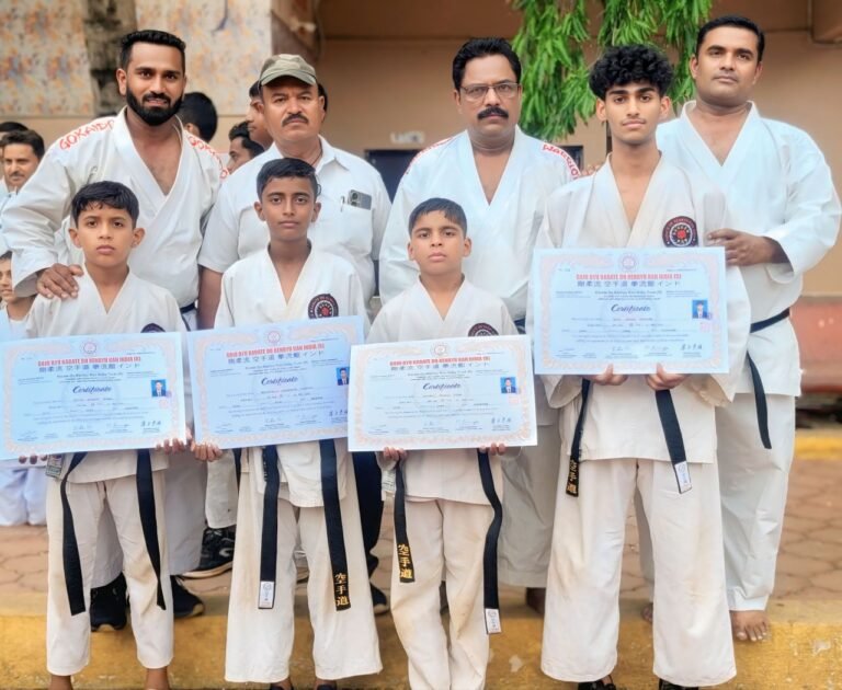 ಬ್ಲ್ಯಾಕ್ ಬೆಲ್ಟ್ ಪರೀಕ್ಷೆಯಲ್ಲಿ ಉತ್ತೀರ್ಣ