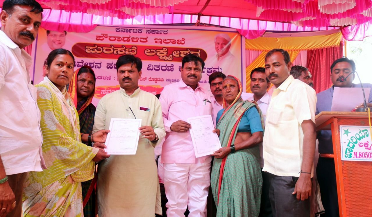 ಜನಪ್ರತಿನಿಧಿಗಳ ಹಗ್ಗ ಜಗ್ಗಾಟ: ಲಕ್ಷ್ಮೇಶ್ವರ ಆಶ್ರಯ ಯೋಜನೆ ನೆನೆಗುದಿಗೆ