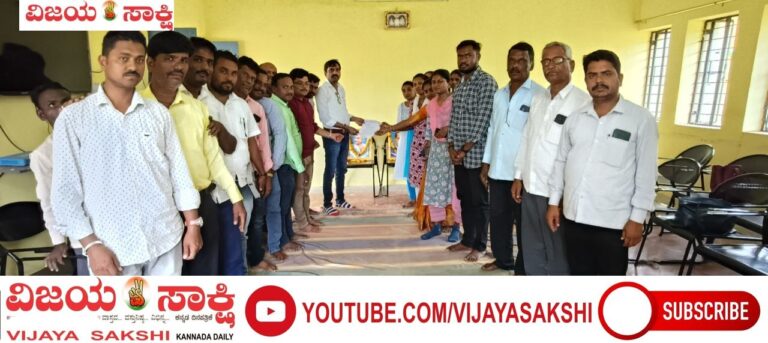 ನರೇಗಾ ಸಿಬ್ಬಂದಿಗಳ ಚಳುವಳಿ 4ನೇ ದಿನಕ್ಕೆ