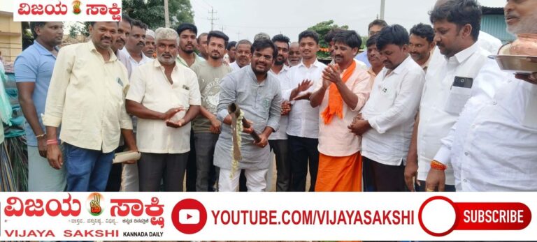 ರಸ್ತೆ ಡಾಂಬರೀಕರಣಕ್ಕೆ ಡಾ. ಚಂದ್ರು ಲಮಾಣಿ ಚಾಲನೆ