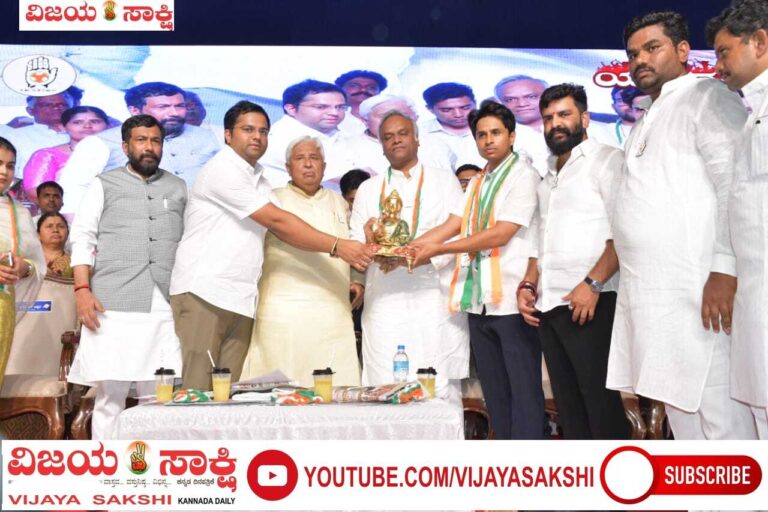 ಸಾವರ್ಕರರನ್ನು ಪ್ರಶ್ನಿಸಿದರೆ ದೇಶದ್ರೋಹಿಯಾಗಬೇಕಾಗುತ್ತದೆ