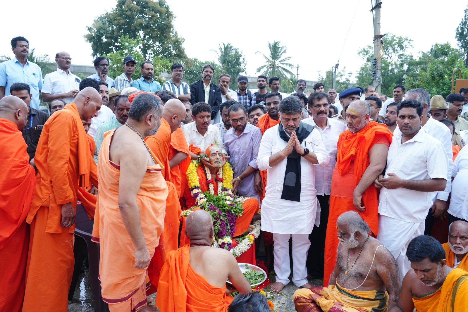ನಾಥ ಸಂಪ್ರದಾಯದಂತೆ ಚಂದ್ರಶೇಖರನಾಥ ಸ್ವಾಮೀಜಿ ಅಂತ್ಯಕ್ರಿಯೆ
