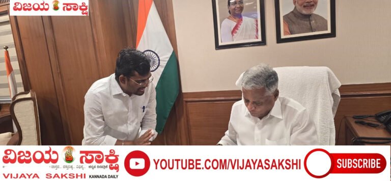 ಸಚಿವ ವಿ.ಸೋಮಣ್ಣಗೆ ಮನವಿ ಸಲ್ಲಿಸಿದ ಶಾಸಕ ಡಾ. ಚಂದ್ರು ಲಮಾಣಿ