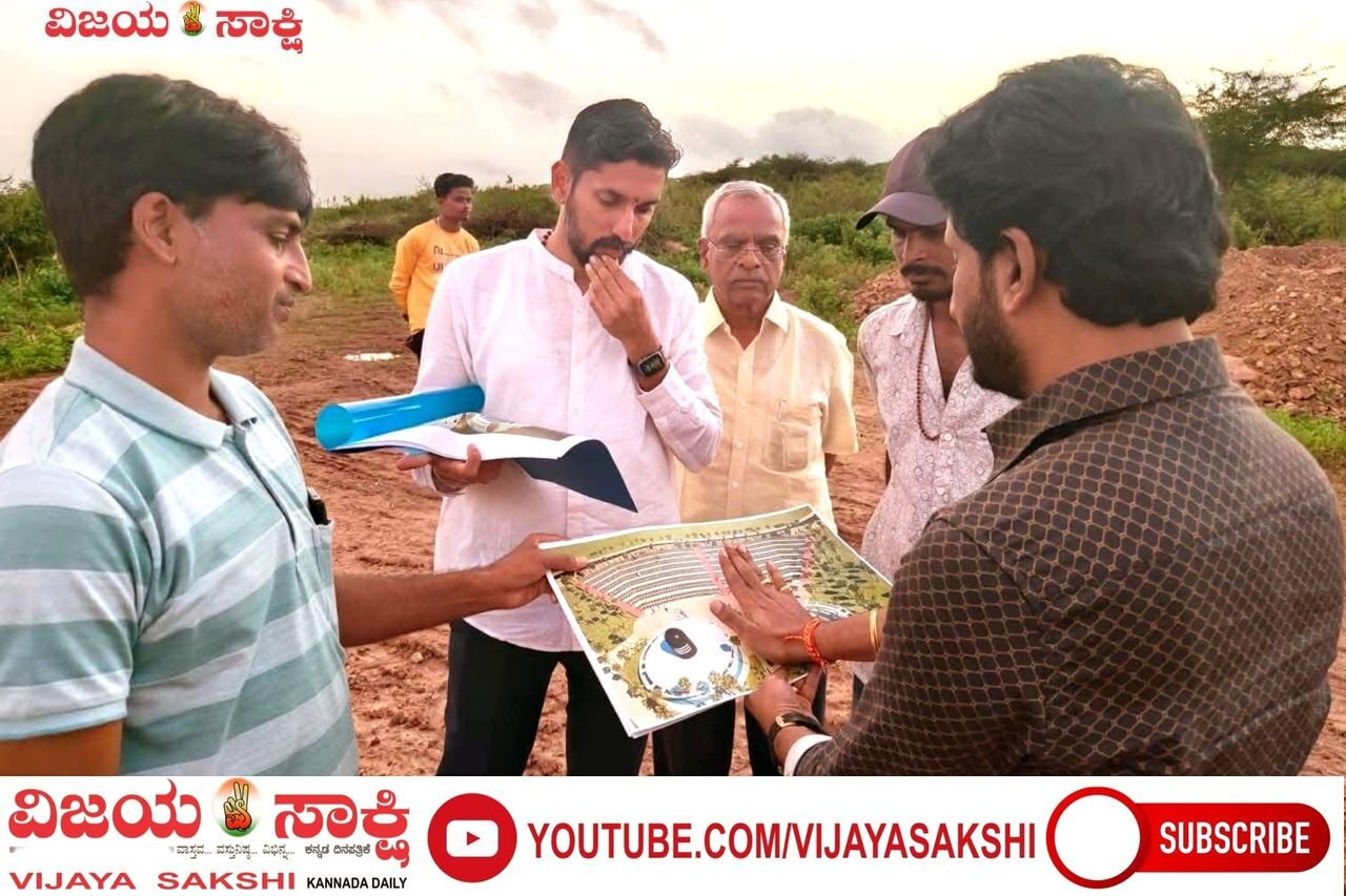 ಪ್ರತಿಮೆಯ ಮಾಹಿತಿ ಪಡೆದ ಶಿಲ್ಪಿ ಅರುಣ