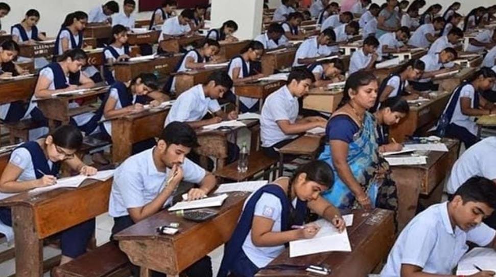 SSLC, PUC ತಾತ್ಕಾಲಿಕ ಪರೀಕ್ಷಾ ವೇಳಾಪಟ್ಟಿ ಪ್ರಕಟ; ಕಂಪ್ಲೀಟ್ ವಿವರ ಇಲ್ಲಿದೆ