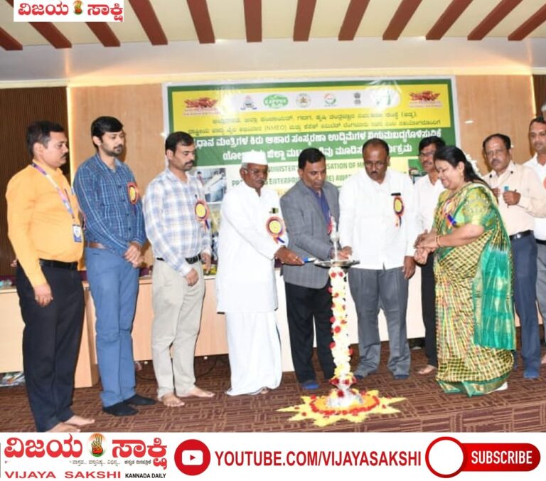 ರೈತರು ತಂತ್ರಜ್ಞಾನಗಳನ್ನು ಅಳವಡಿಸಿಕೊಳ್ಳಿ: ರಾಮಣ್ಣ ಹೂವಣ್ಣವರ
