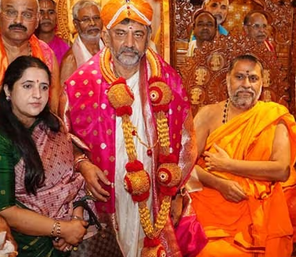 ಮಂತ್ರಾಲಯಕ್ಕೆ ಭೇಟಿ ನೀಡಿ ವಿಶೇಷ ಪೂಜೆ ಸಲ್ಲಿಸಿದ ಡಿ.ಕೆ.ಶಿವಕುಮಾರ್ ದಂಪತಿ!