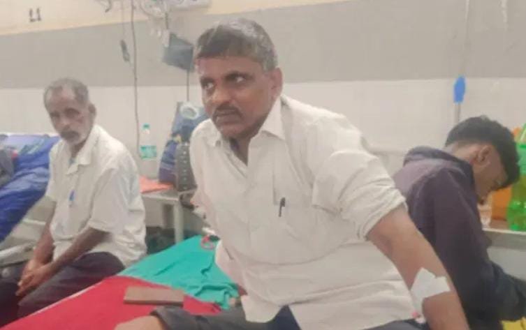 ಸಮೀಕ್ಷೆಗೆ ತೆರಳಿದ್ದ ಶಿಕ್ಷಕನ ಮೇಲೆ ಬೀದಿ ನಾಯಿ ದಾಳಿ; ಕಾಲಿಗೆ ಗಂಭೀರ ಗಾಯ