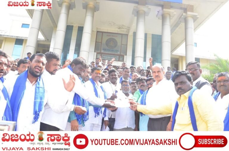 ಲಕ್ಷ್ಮೇಶ್ವರ ತಹಸೀಲ್ದಾರ ಧನಂಜಯ ಮಾಲಗತ್ತಿರವರನ್ನು ಪುನಃ ಕರ್ತವ್ಯಕ್ಕೆ ಹಾಜರುಪಡಿಸುವಂತೆ ಮನವಿ