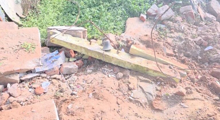 ಬಾರ್ ಮಾಡಲು ಅಡ್ಡಿಯಾಗಿದೆ ಅಂತ ದೇವಸ್ಥಾನವನ್ನೇ ಧ್ವಂಸ ಮಾಡಿದ ಕಿಡಿಗೇಡಿಗಳು!