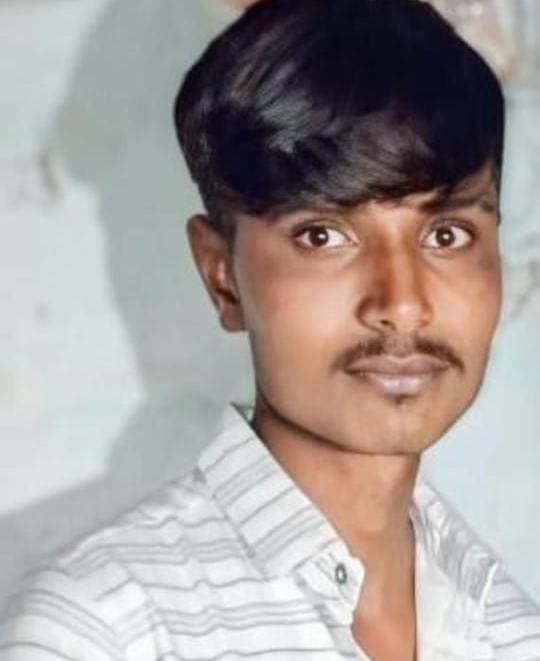 ಕಂದಕಕ್ಕೆ ಪಲ್ಟಿಯಾದ ಟ್ರ್ಯಾಕ್ಟರ್: ಯುವಕ ಸ್ಥಳದಲ್ಲೇ ಸಾವು