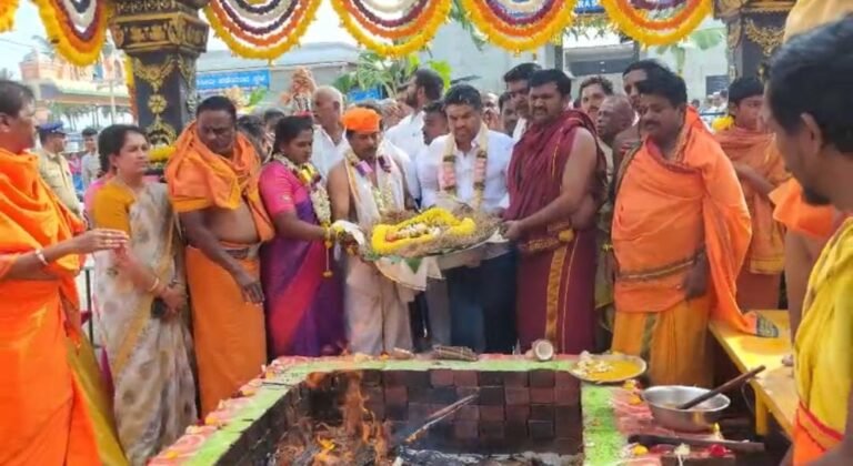 ಡಿಕೆ ಶಿವಕುಮಾರ್ ಸಿಎಂ ಆಗಲೆಂದು ತುಮಕೂರಿನಲ್ಲಿ ವಿಶೇಷ ಹೋಮ