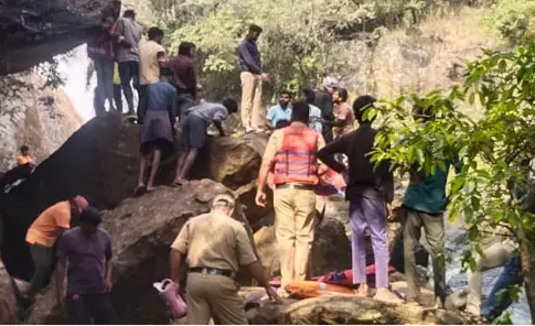 ಚಿಕ್ಕಮಗಳೂರು: ಸೆಲ್ಫಿ ತೆಗೆಯಲು ಹೋಗಿ ಜಲಪಾತಕ್ಕೆ ಬಿದ್ದು ಯುವಕ ಸಾವು..!