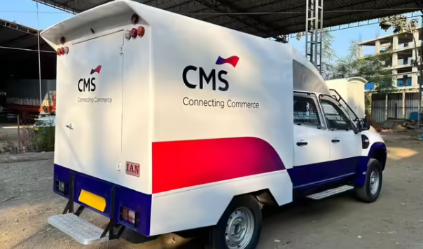 ಬೆಂಗಳೂರಿನಲ್ಲಿ ಹಾಡುಹಗಲೇ ದರೋಡೆ:  ATMಗೆ ಹಣ ಸಾಗಿಸುವ ವಾಹನ ಅಡ್ಡಗಟ್ಟಿ 7.11 ಕೋಟಿ ರೂ. ಕಳ್ಳತನ.!