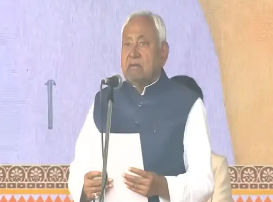 10 ನೇ ಬಾರಿಗೆ ಬಿಹಾರದ ಮುಖ್ಯಮಂತ್ರಿಯಾಗಿ ಪ್ರಮಾಣ ವಚನ ಸ್ವೀಕರಿಸಿದ ನಿತೀಶ್ ಕುಮಾರ್