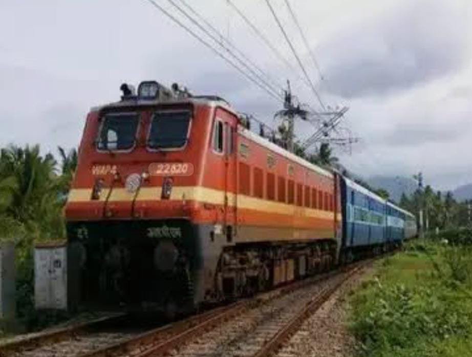 ರೈಲ್ವೆ ಪ್ರಯಾಣಿಕರಿಗೆ ಸಿಹಿ ಸುದ್ದಿ; ಕಲಬುರಗಿ-ಬೆಂಗಳೂರು ವಿಶೇಷ ವಾರಾಂತ್ಯ ರೈಲು ಸೇವೆ ಆರಂಭ!