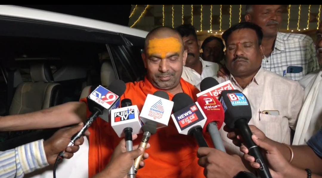 ಸಿಎಂ ಬದಲಾವಣೆ ವಿಚಾರದಲ್ಲಿ ಮಠಾಧೀಶರು ರಾಜಕೀಯ ಮಾತನಾಡೋದು ಸರಿಯಲ್ಲ: ಕಾಗಿನೆಲೆ ಶ್ರೀ