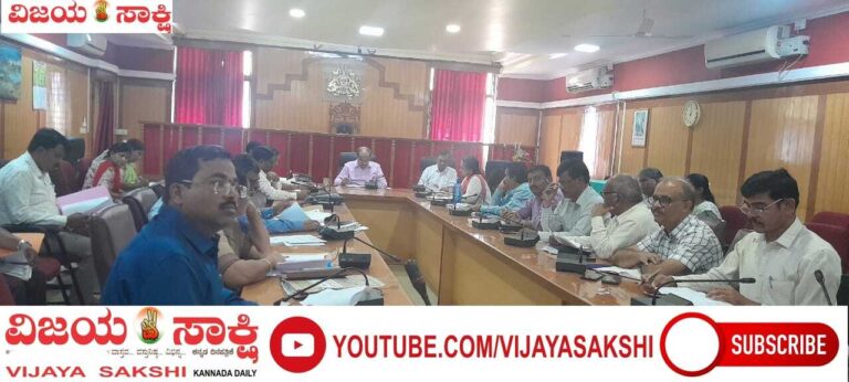 ನಿಗದಿಪಡಿಸಿದ ಸಮಯದಲ್ಲಿ ಗುರಿ ಸಾಧಿಸಿ: ಜಿಲ್ಲಾಧಿಕಾರಿ ಸಿ.ಎನ್. ಶ್ರೀಧರ್