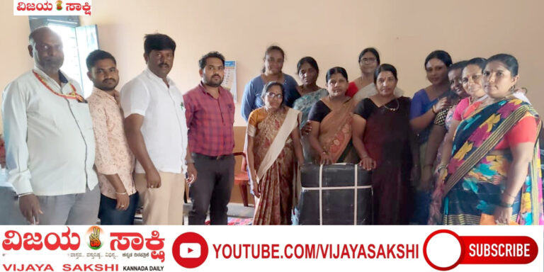 ಷೇರುದಾರ ರೈತರಿಗೆ ತಾಡಪಾಲ್ ವಿತರಣೆ