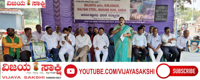 page-2__LEAD-_koppal-baldota_protest