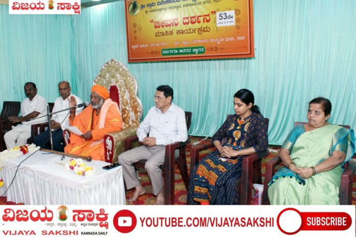 page-2__LEAD-vivekananda