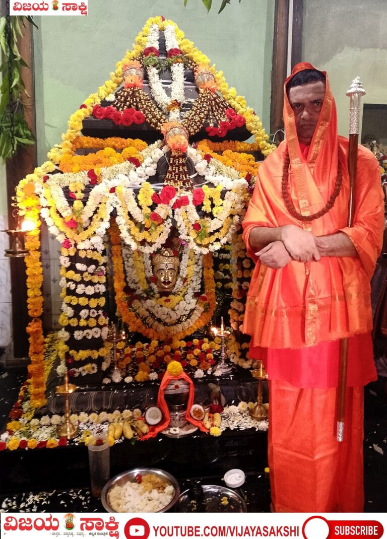 ಜಂಗಮ ವಟುಗಳಿಗೆ ಲಿಂಗದೀಕ್ಷೆ