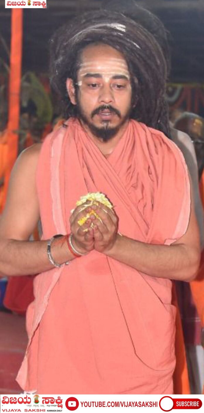 page-_1_or_4__naga_sadhu