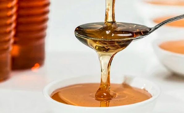 ಮಲಗುವ ಮುನ್ನ ಒಂದು ಸ್ಪೂನ್‌ ಜೇನುತುಪ್ಪ ತಿಂದ್ರೆ ಏನಾಗುತ್ತದೆ? ಇಲ್ಲಿದೆ ಉತ್ತರ