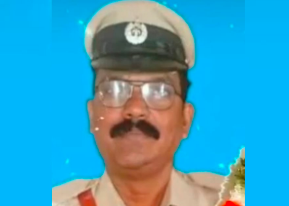 ಬೈಕ್‌ʼಗೆ ಅಡ್ಡ ಬಂದ ನಾಯಿ ತಪ್ಪಿಸಲು ಯತ್ನ: ಬೈಕ್‌ʼನಿಂದ ಬಿದ್ದು ಸ್ಥಳದಲ್ಲೇ ASI ಸಾವು.!