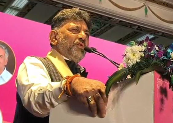 ಮಹಿಳಾ ನೌಕರರು ಜಾತಿ ಸಂಘಗಳ ಆಧಾರದ ಮೇಲೆ ಸಂಘಟನೆ ಮಾಡಬೇಡಿ: ಡಿ.ಕೆ. ಶಿವಕುಮಾರ್ ಸಲಹೆ