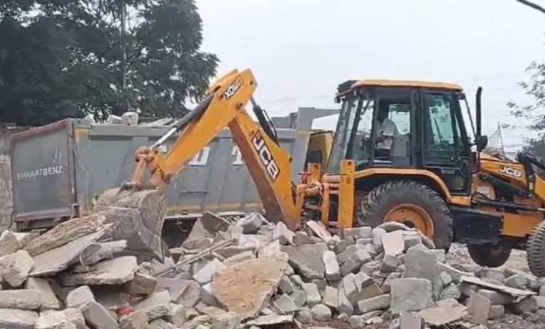ಬೆಳ್ಳಂಬೆಳಗ್ಗೆ ಜೆಸಿಬಿ ಘರ್ಜನೆ: 200 ಮನೆಗಳನ್ನ ನೆಲಸಮ ಮಾಡಿದ ಪಾಲಿಕೆ!