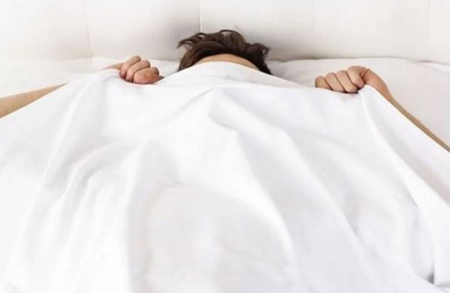 ಚಳಿಯಲ್ಲಿ ಮುಖದವರೆಗೂ ಬ್ಲಾಂಕೆಟ್ ಹೊದ್ದು ಮಲಗ್ತೀರಾ? ಈ ಅಭ್ಯಾಸ ಎಷ್ಟು ಡೇಂಜರ್ ಗೊತ್ತಾ..?