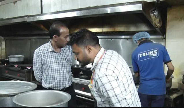 ವಿವಿಧ ಹೋಟೆಲ್‌ʼಗಳ ಮೇಲೆ ಅಧಿಕಾರಿಗಳ ದಾಳಿ: 2-3 ದಿನದ ಹಳೆಯ ಮಾಂಸ, ಪನ್ನೀರ್ ಪತ್ತೆ