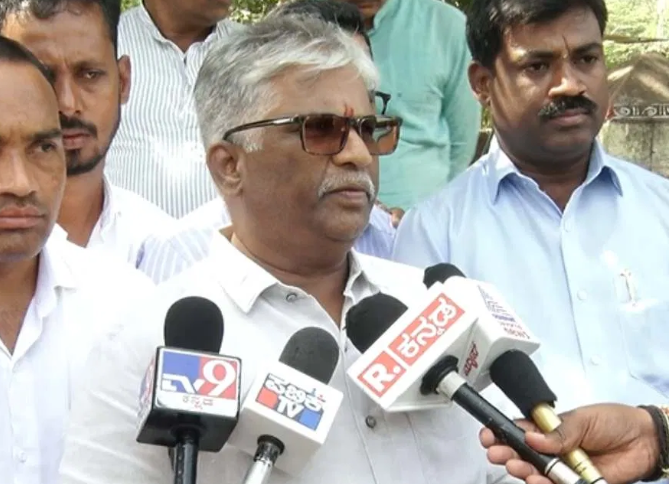 BJP ಮಾಜಿ ಎಂಎಲ್​​ಸಿಯ 30 ಕೋಟಿ ರೂ ಆಸ್ತಿ ಲಪಟಾಯಿಸಲು ಯತ್ನ!