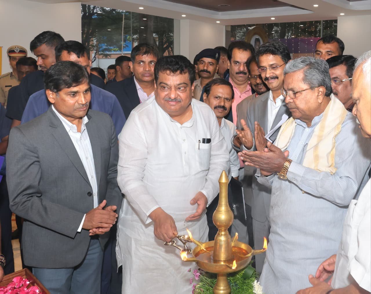 ಸಿಎಂ, ಡಿಸಿಎಂರಿಂದ ಕೆಐಎಡಿಬಿ ಹೊಸ ಬಹುಮಹಡಿ ಕಟ್ಟಡ ಉದ್ಘಾಟನೆ!