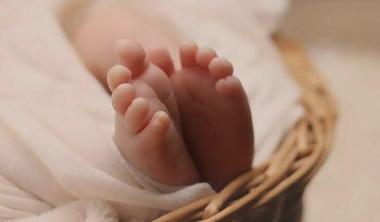 ವೈದ್ಯರ ನಿರ್ಲಕ್ಷ್ಯ: ತಾಯಿ ಹೊಟ್ಟೆಯಲ್ಲೇ ನವಜಾತ ಗಂಡು ಶಿಶು ಸಾವು!