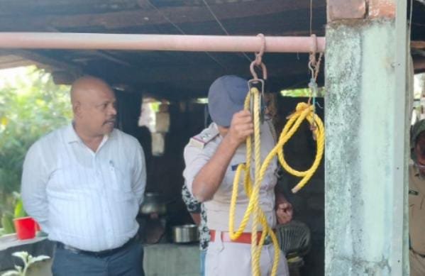 ಮನಕಲಕುವ ಘಟನೆ: ತಾಯಿಯ ಕೈಯಿಂದ ಜಾರಿ ಬಾವಿಗೆ ಬಿದ್ದು ಮಗು ಸಾವು!