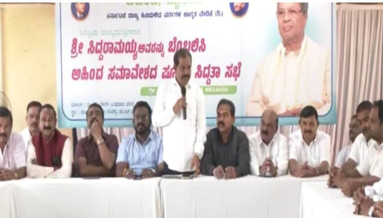 ಮೈಸೂರು | ಚಳಿಯಲ್ಲೂ ತಣ್ಣಗಾಗದ ಕುರ್ಚಿ ಕದನ; ಸಿದ್ದರಾಮಯ್ಯ ಬೆಂಬಲಕ್ಕೆ ಅಹಿಂದ ಕಹಳೆ!