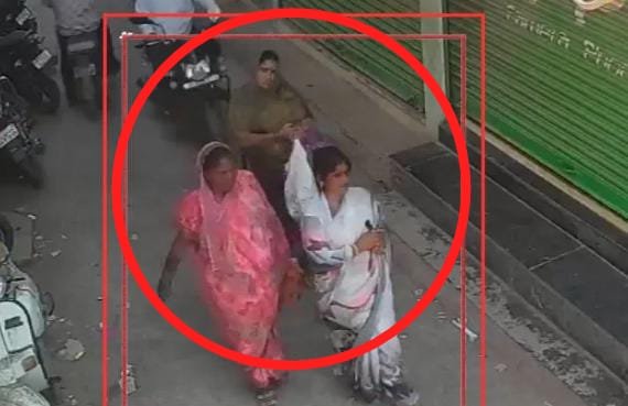 ಮಹಿಳೆಯರನ್ನೇ ಟಾರ್ಗೆಟ್ ಮಾಡಿ ಚಿನ್ನಾಭರಣ ಕಳ್ಳತನ: ಕಳ್ಳಿಯರ ಗ್ಯಾಂಗ್ ಹೆಡೆಮುರಿ ಕಟ್ಟಿದ ಖಾಕಿ!