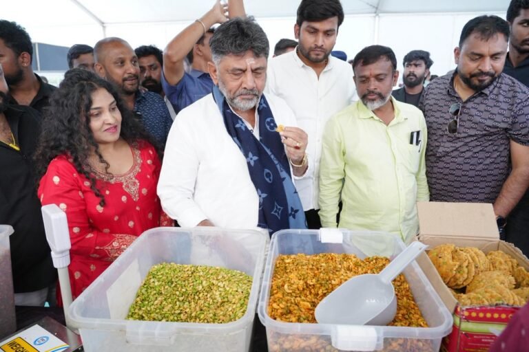 ರೈತ ಸಂತೆಯಲ್ಲಿ ಕೃಷಿ ಉತ್ಪನ್ನಗಳಿಗೆ ಮನಸೋತ ಡಿಸಿಎಂ ಡಿ.ಕೆ. ಶಿವಕುಮಾರ್