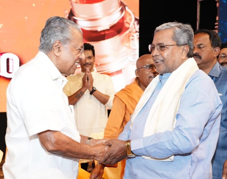 ಕೋಗಿಲು ಜಟಾಪಟಿ ಬಳಿಕ ಕೇರಳ ಸಿಎಂ ಜತೆ ಸಿದ್ದರಾಮಯ್ಯ ಆತ್ಮೀಯ ಕುಶಲೋಪರಿ!