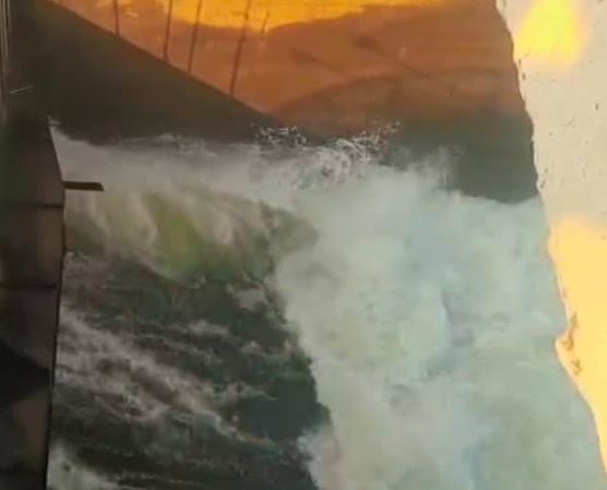 ಮುರಿದು ಬಿದ್ದ ಹಿಪ್ಪರಗಿ ಬ್ಯಾರೇಜ್ʼನ 22ನೇ ಗೇಟ್: ಭಾರಿ ಪ್ರಮಾಣದಲ್ಲಿ ನೀರು ಪೋಲು