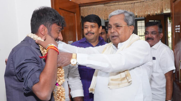 ಬಿಗ್‌ಬಾಸ್‌  ವಿಜೇತ ಗಿಲ್ಲಿಗೆ ಅಭಿನಂದಿಸಿದ ಮುಖ್ಯಮಂತ್ರಿ ಸಿದ್ದರಾಮಯ್ಯ