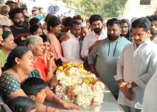  ಗುಂಡಿನ ದಾಳಿಗೆ ಬಲಿಯಾದ ಕಾಂಗ್ರೆಸ್ ಕಾರ್ಯಕರ್ತ: ರಾಜಶೇಖರ್ ಮೃತದೇಹ ನಿವಾಸಕ್ಕೆ ರವಾನೆ