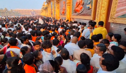 ಗುರುವಾರವೇ ಹೊಸ ವರ್ಷ: ಮಂತ್ರಾಲಯದಲ್ಲಿ ರಾಯರ ದರ್ಶನಕ್ಕೆ ಭಕ್ತರ ಮಹಾಪೂರ