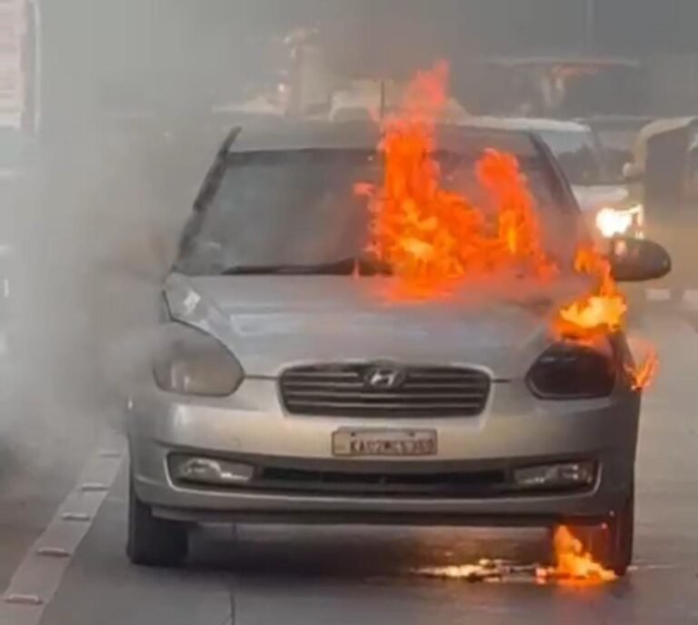 ಬೆಂಗಳೂರು| ಚಲಿಸುತ್ತಿದ್ದ ಕಾರು ನಡುರಸ್ತೆಯಲ್ಲೇ ಬೆಂಕಿಗಾಹುತಿ; ಚಾಲಕ ಪಾರು!