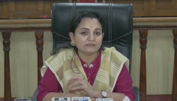 ಹಕ್ಕುಪತ್ರ ಸಿದ್ಧತೆ ನಡುವೆ ಜೆಸಿಬಿ ದಾಳಿ: 20ಕ್ಕೂ ಹೆಚ್ಚು ಹಳೆಯ ಮನೆ ಧ್ವಂಸ